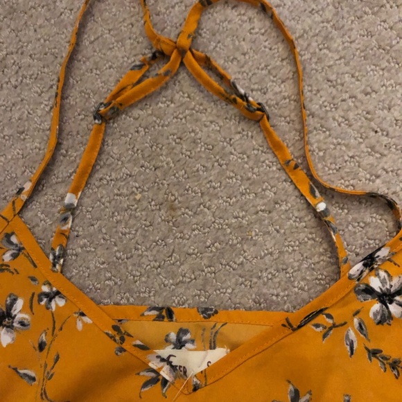 NWT. Hollister Womens Top - Picture 5 of 6